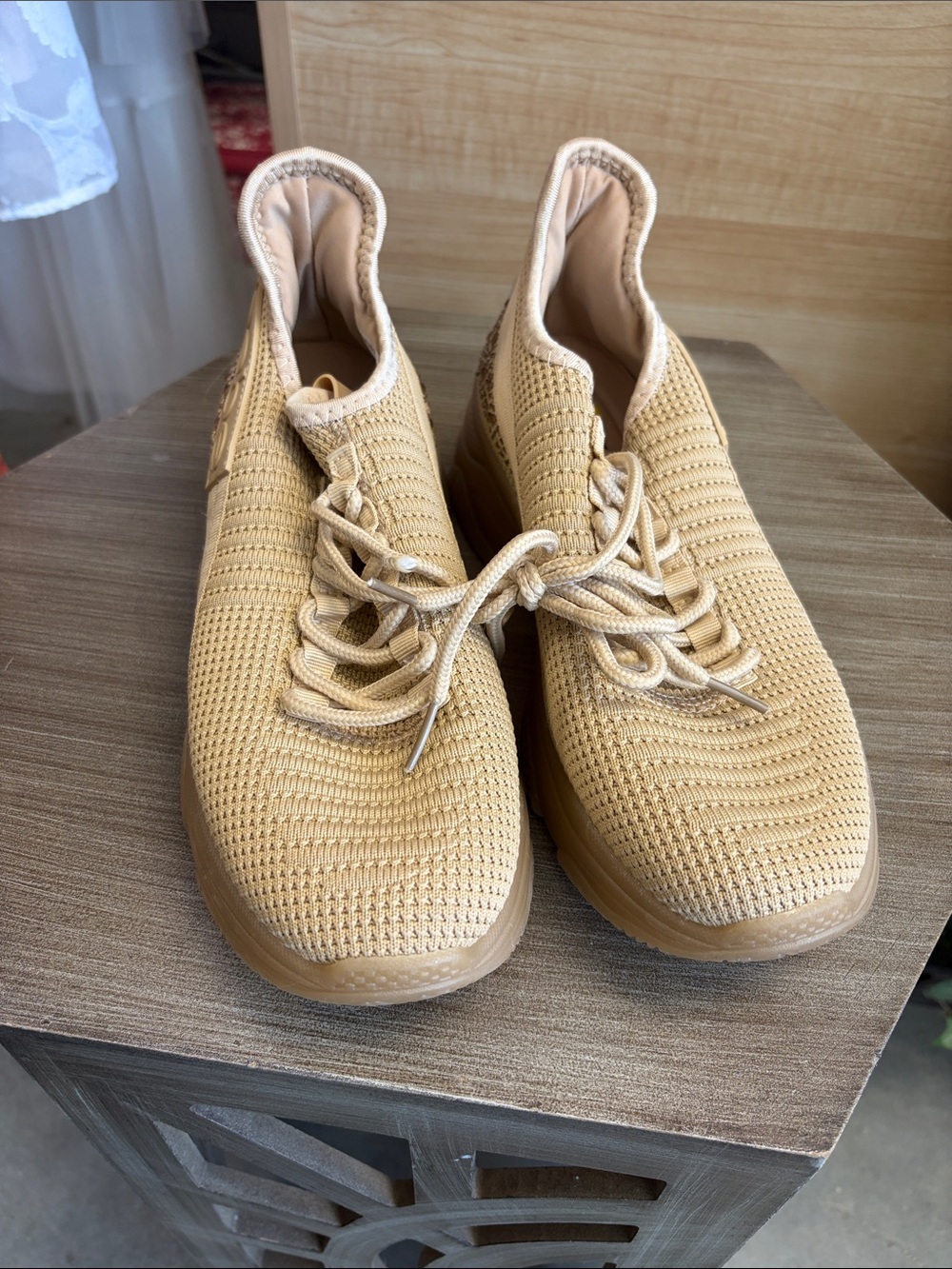 Women's Knit Lace-Up Casual Sneakers in Tan 8G97L3